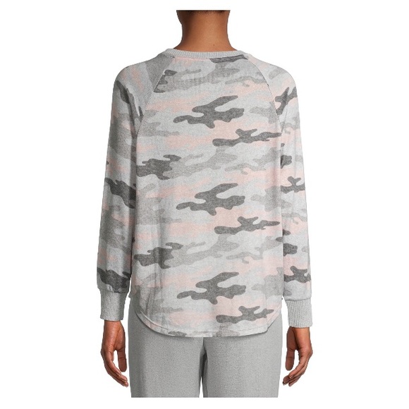 NWT Women's Camo Hacci Top - Picture 3 of 4